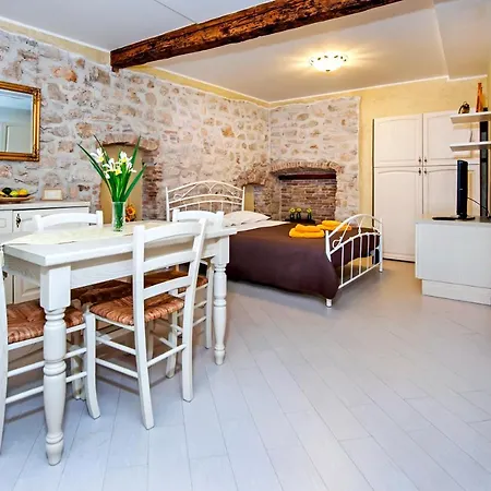 Charm Romantic Studio In Heart Of Downtown Appartement