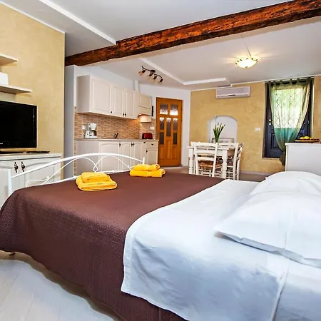 Charm Romantic Studio In Heart Of Downtown Appartement