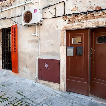 Charm Romantic Studio In Heart Of Downtown *