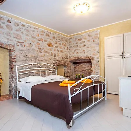 Charm Romantic Studio In Heart Of Downtown *