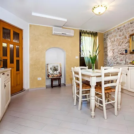 Charm Romantic Studio In Heart Of Downtown *
