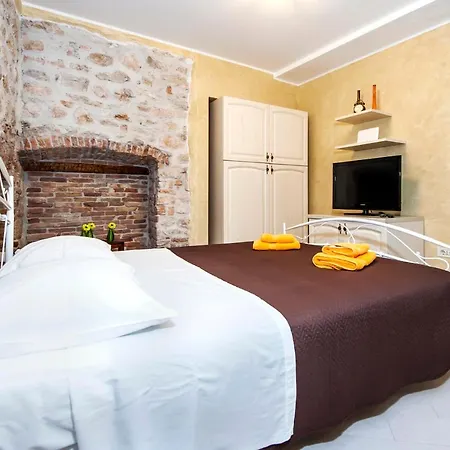 Charm Romantic Studio In Heart Of Downtown *